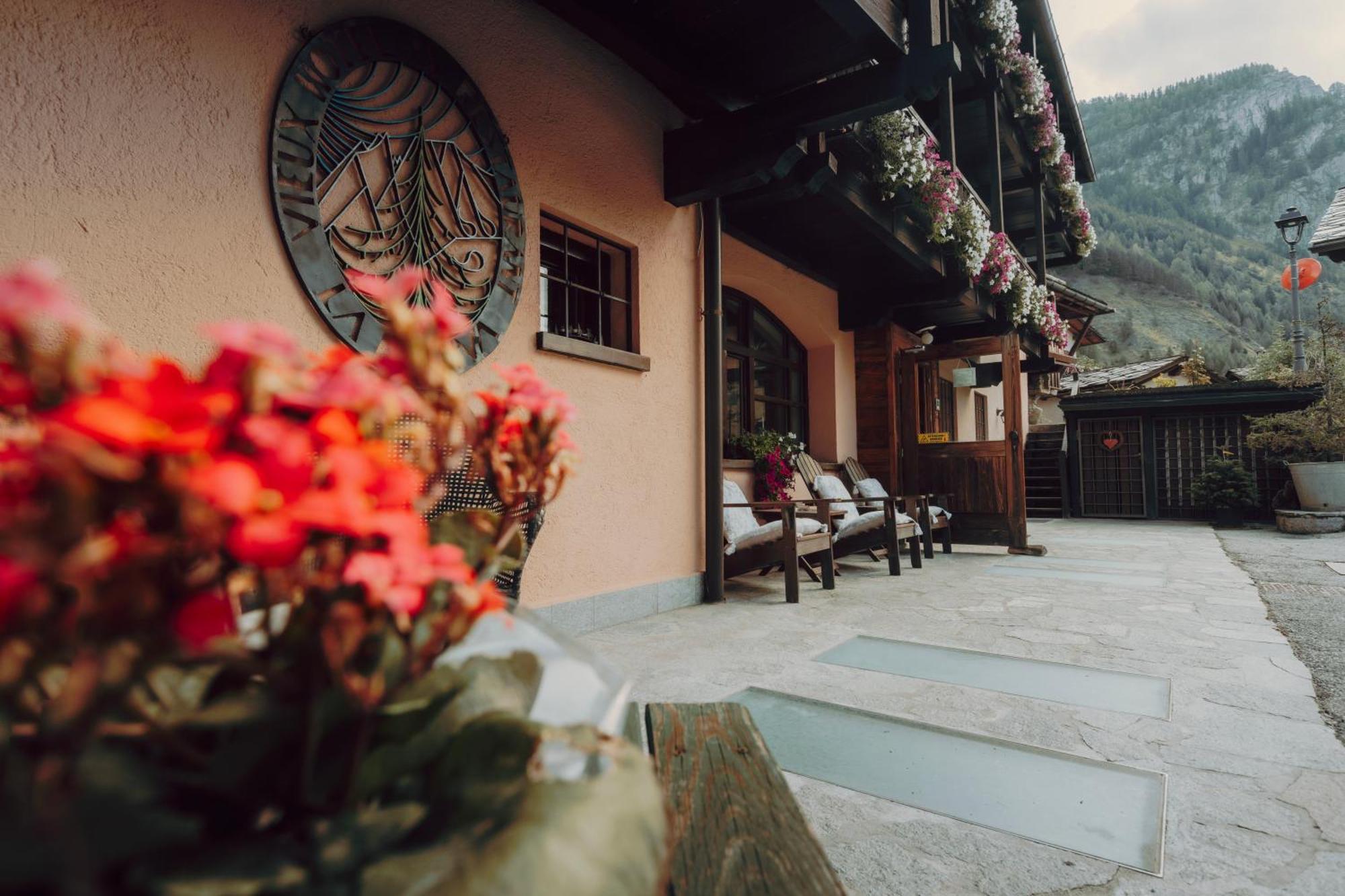 Locanda La Brenva - Estella Hotel Collection & Experience Courmayeur Bagian luar foto
